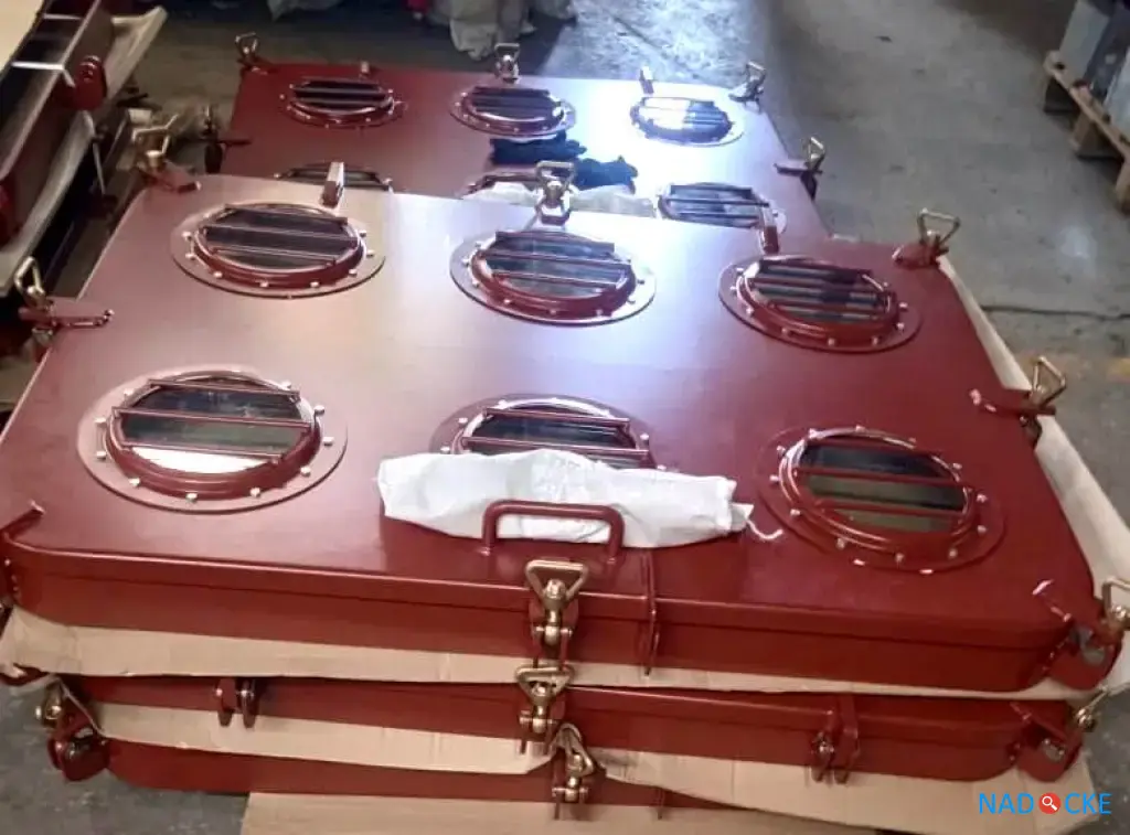 Крышка светового люка барашковыми задрайками 900х1200