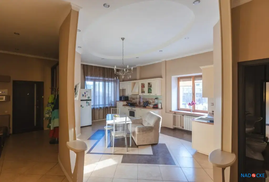 5-комнатная квартира с гаражом и собственной территорией