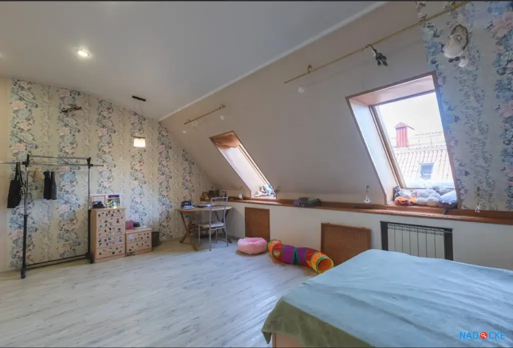 5-комнатная квартира с гаражом и собственной территорией