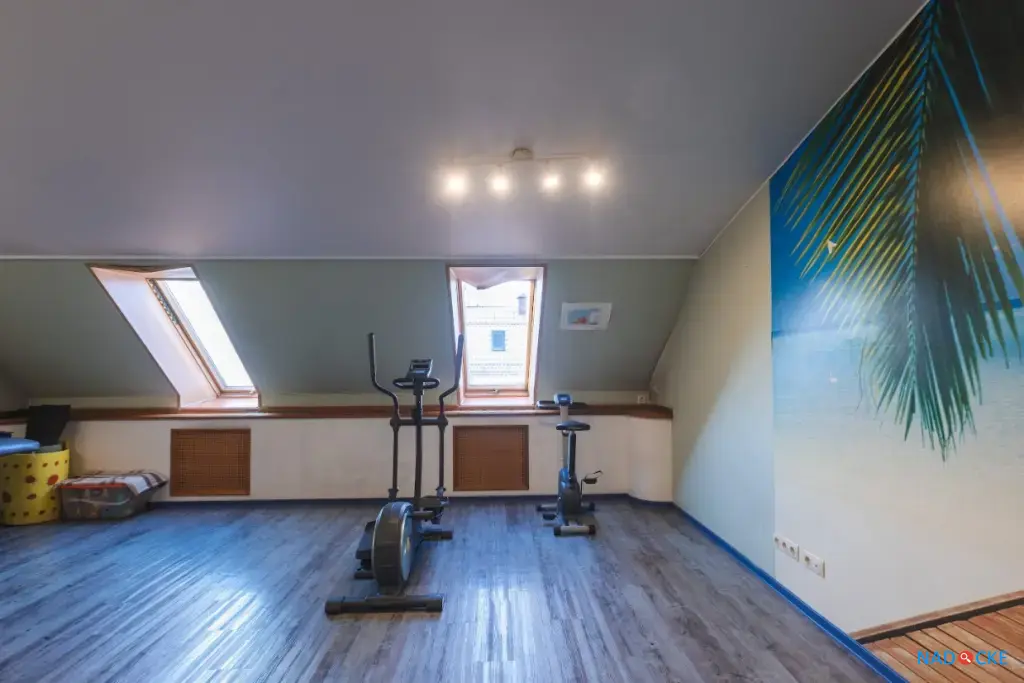 5-комнатная квартира с гаражом и собственной территорией