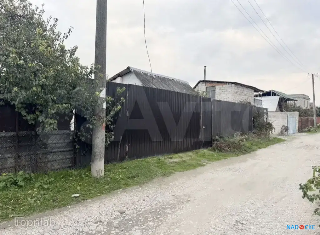 Земельный участок с дачным домиком