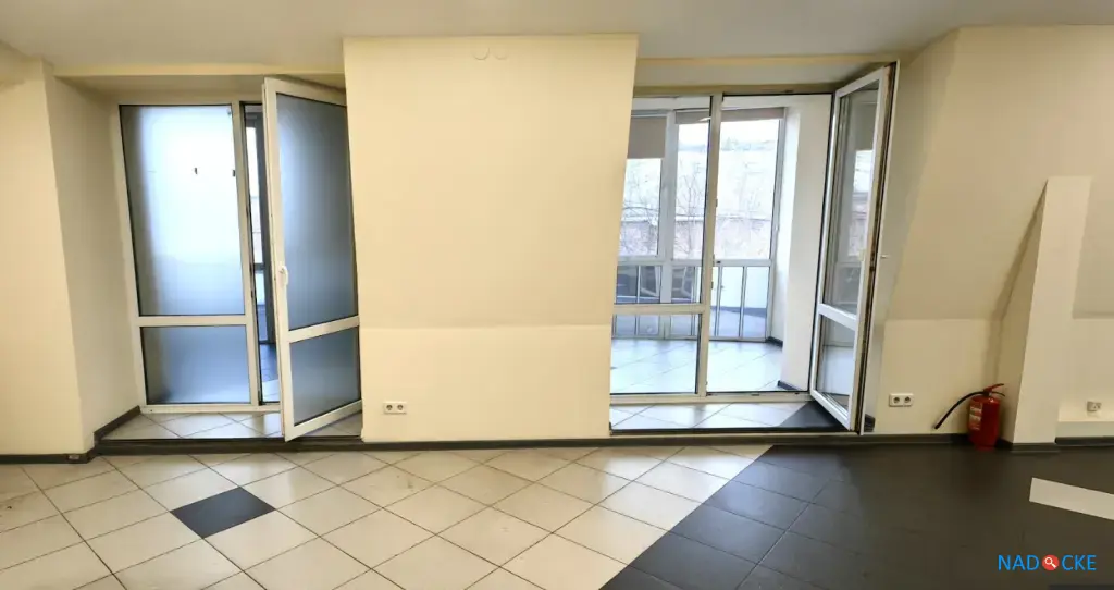 Офис в самом центре города 189 м² 1 линия