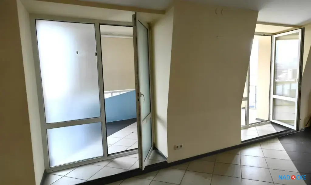 Офис в самом центре города 189 м² 1 линия