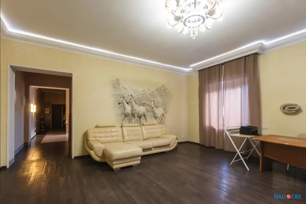 Коттедж 272 м² на участке 4 сот.