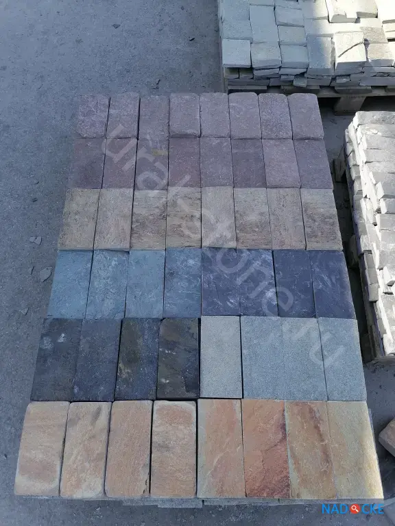 Плитка и брусчатка из Уральского камня.