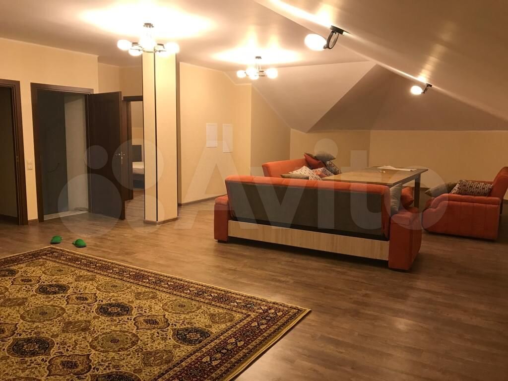 Коттедж 390 м² на участке 19 сот.